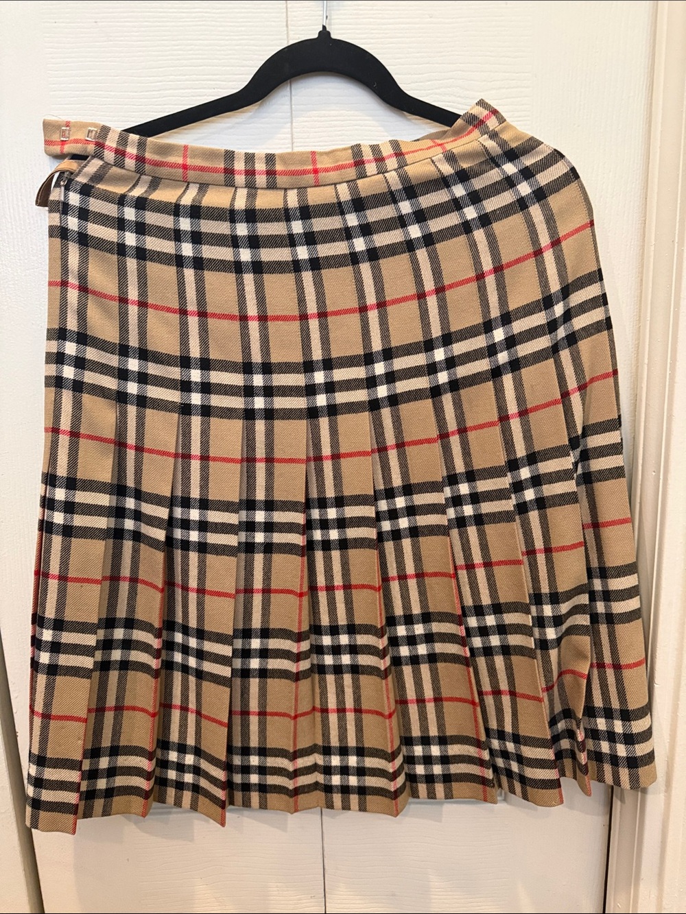 Vintage 100% Wool Burberry Beige Black Red Plaid Pleated Skirt There is no size. - Picture 2 of 7